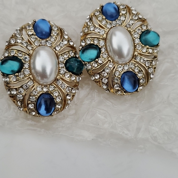 Fashionable Earring - Picture 5 of 6